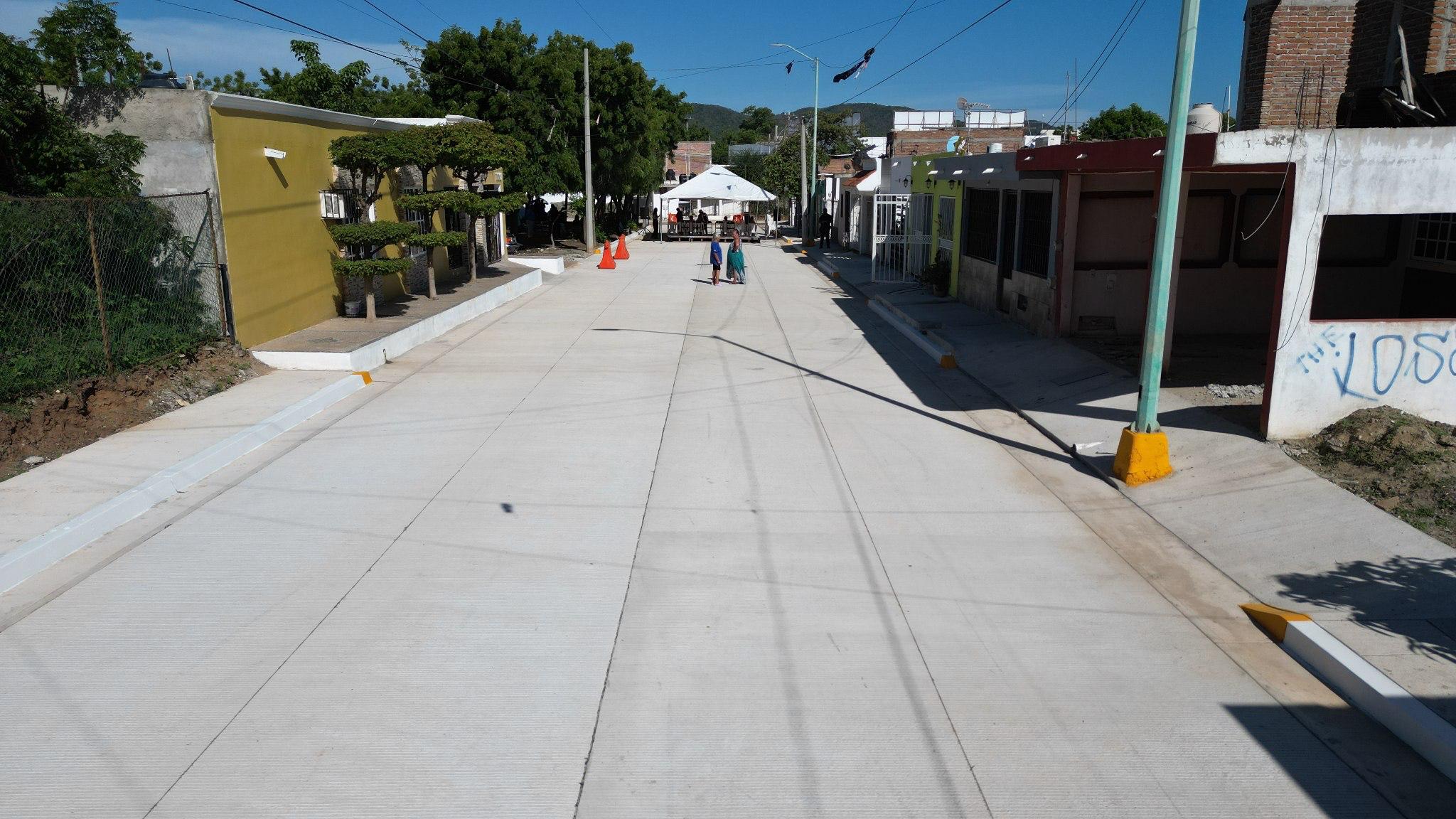 Ayto. de Mazatlán entrega calle pavimentada en la Progreso