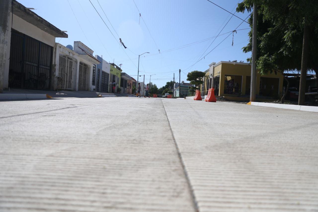 Ayto. de Mazatlán entrega calle pavimentada en la Progreso