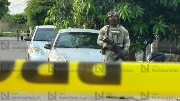 Atacan a balazos una casa en Santa Rocío, Culiacán; aseguran camioneta baleada con ponchallantas