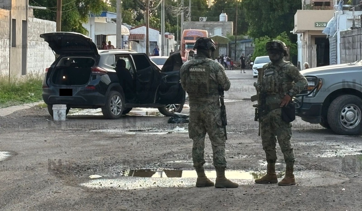 Aseguran vehículo baleado y con ponchallantas en el fraccionamiento Santa Rocío, en Culiacán