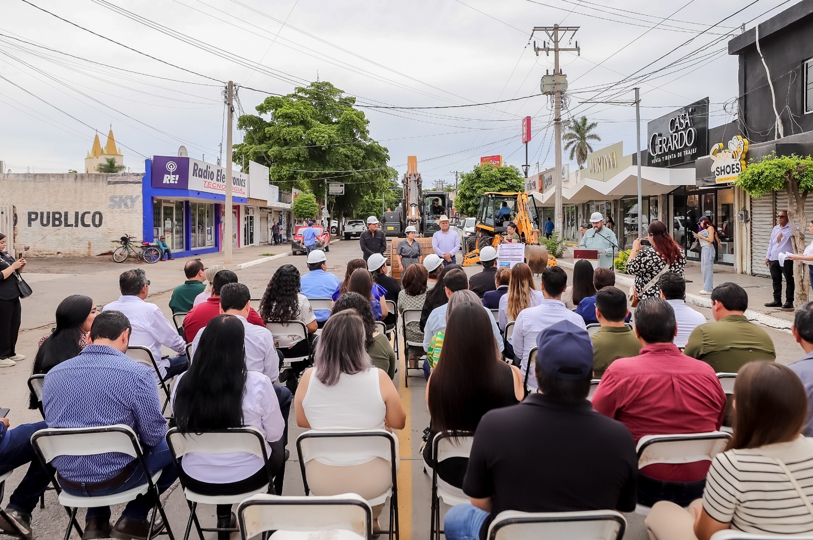 Banderazo de arranque de rehabilitación de la calle Cuauhtémoc en Guasave