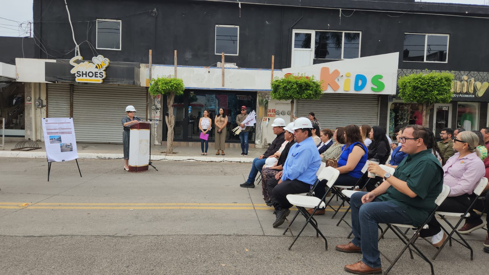 Banderazo de arranque de rehabilitación de la calle Cuauhtémoc en Guasave