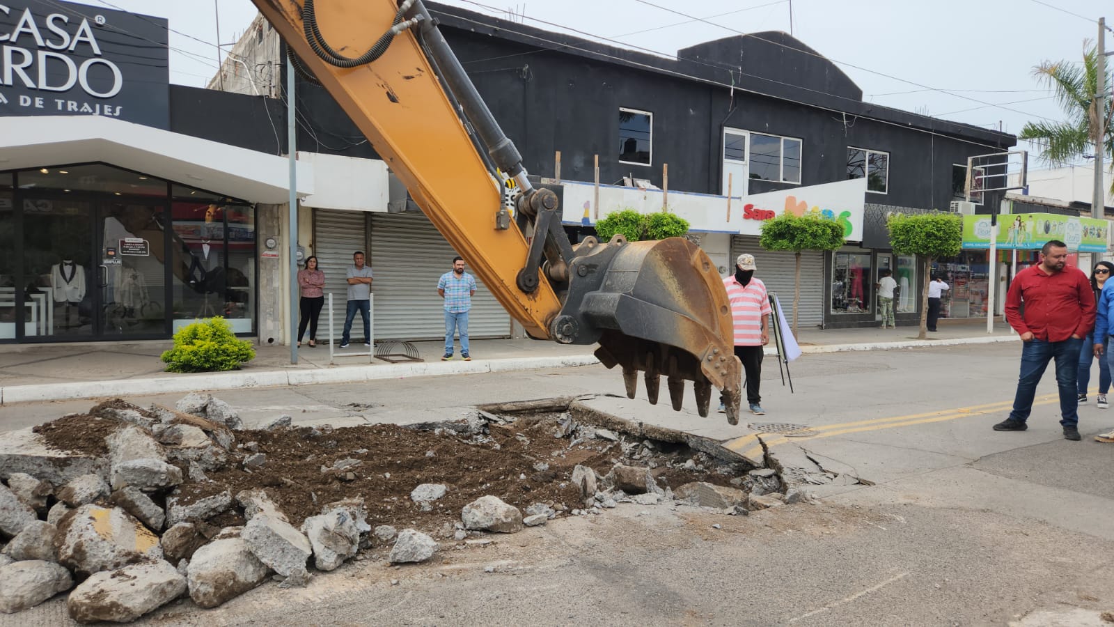 Banderazo de arranque de rehabilitación de la calle Cuauhtémoc en Guasave