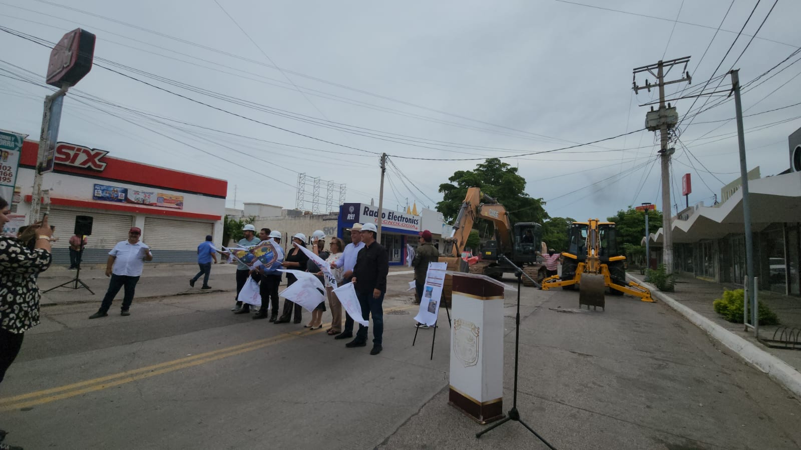 Banderazo de arranque de rehabilitación de la calle Cuauhtémoc en Guasave