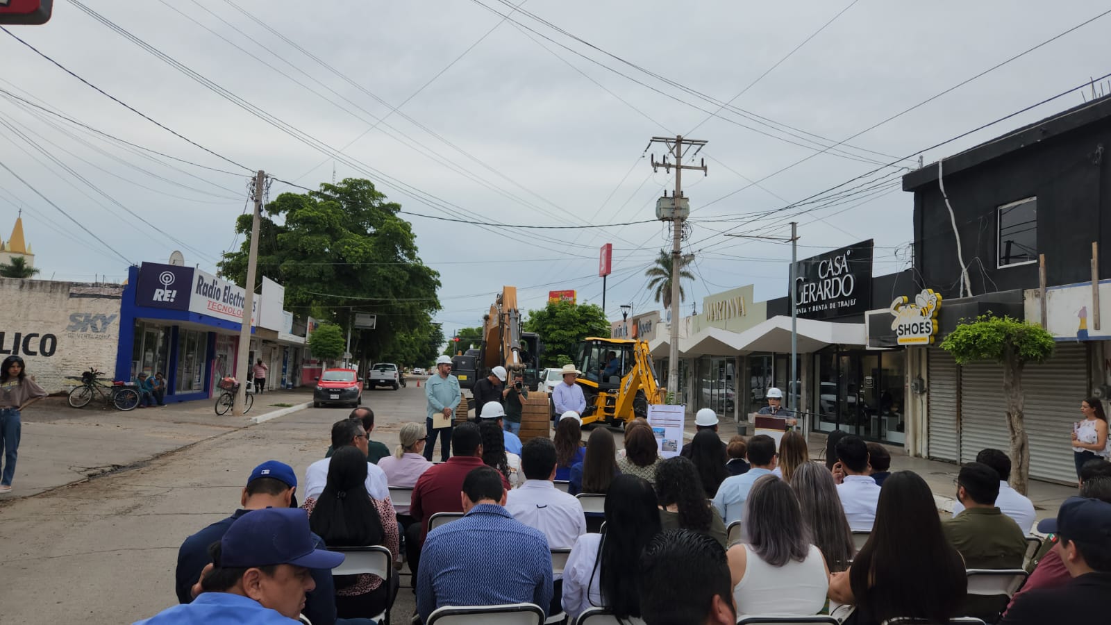 Banderazo de arranque de rehabilitación de la calle Cuauhtémoc en Guasave