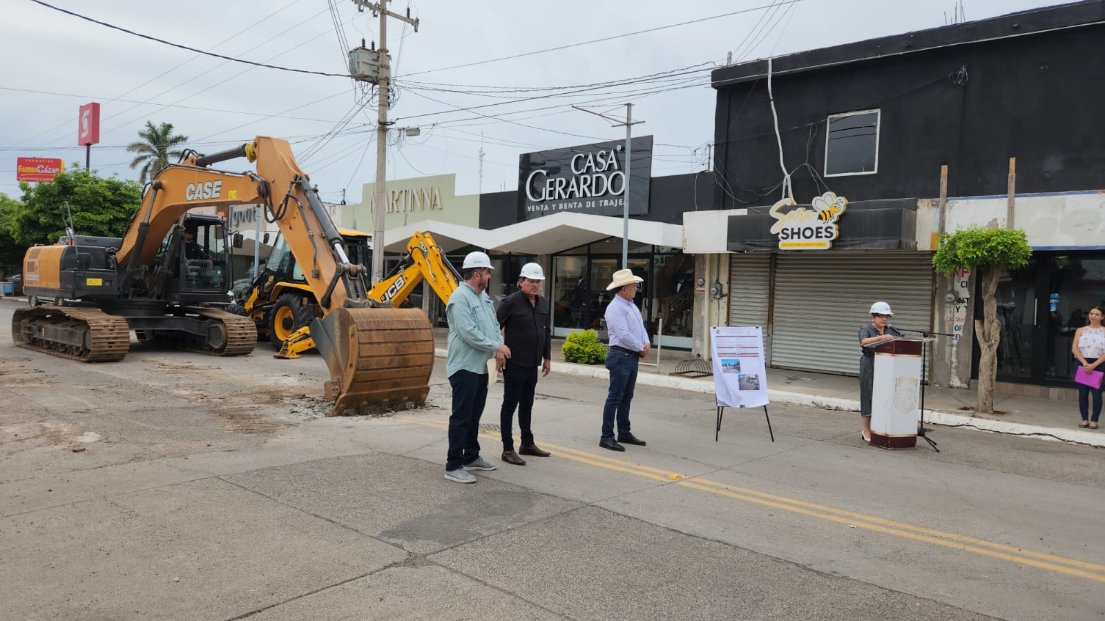 Banderazo de arranque de rehabilitación de la calle Cuauhtémoc en Guasave