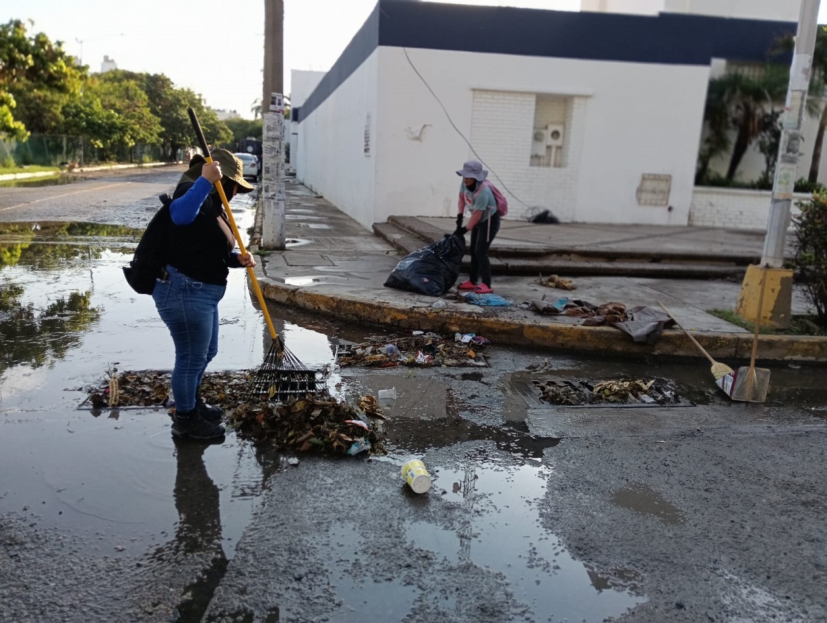 Retiran en Mazatlán 77 milímetros de basura tras intensas lluvias de este sábado