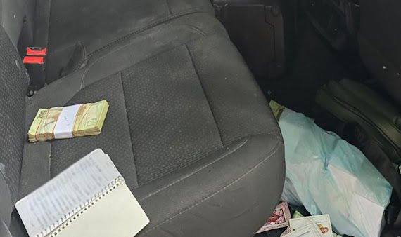 billetes asegurados en camioneta en cosala