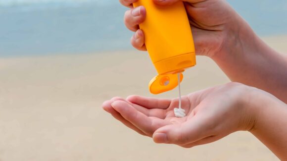 ¡Protégete a ti y a los tuyos! Si vas de vacaciones entérate cuál es el tipo de bloqueador que necesitas