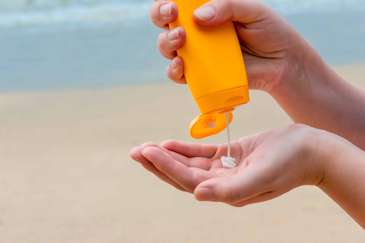 Bloqueador solar en vacaciones de playa