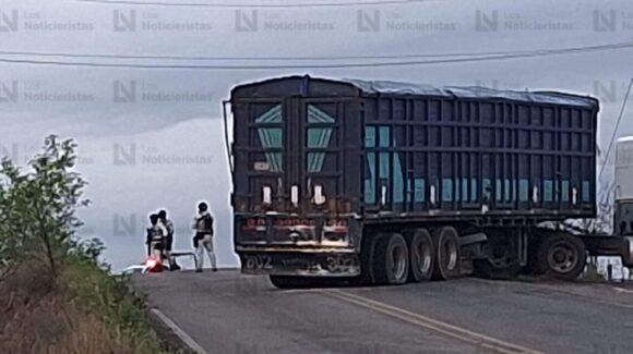 Bloquean la carretera vieja a Navolato y la Autopista Benito Juárez La Costera