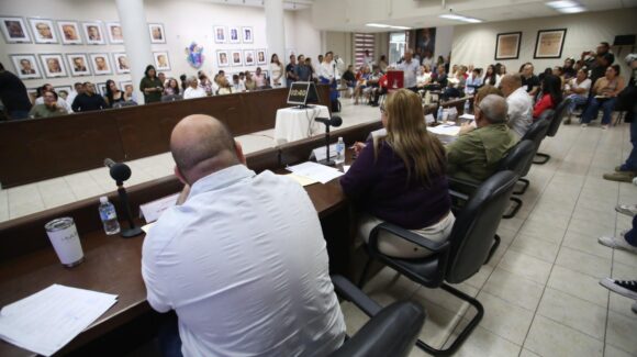 Escuchan y atienden a ciudadanos en el Cabildo Abierto de Mazatlán