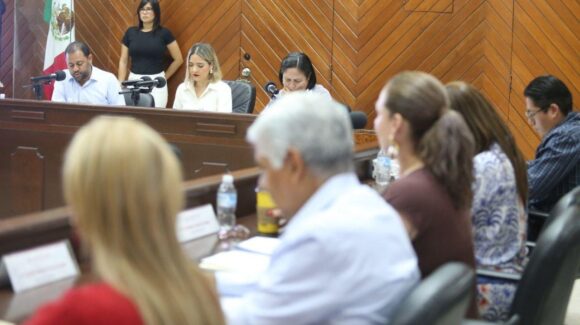 Se dan “agarre” en Cabildo Estrella Palacios y Maribel Chollet por desviación de un arroyo en Mazatlán