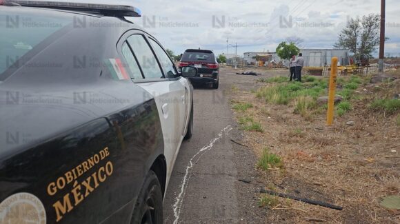 Envuelto en plásticos negros localizan cadáver en Navolato