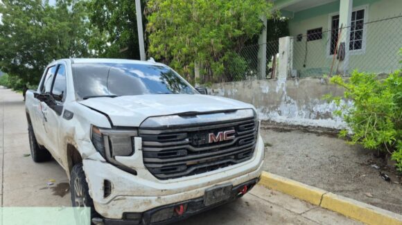 Aseguran camioneta robada, municiones y equipo táctico en zona rural de Mazatlán