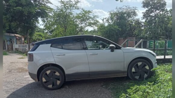 Una SUV con reporte de robo fue recuperada en Culiacán; estaba abandonada