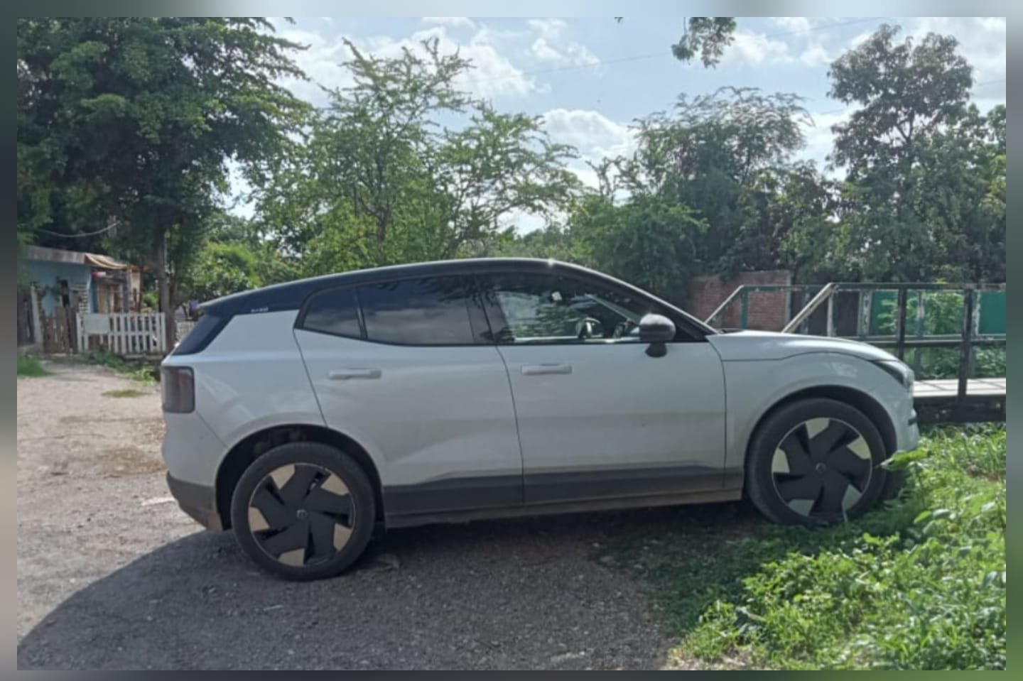 camioneta suv recuperada en culiacan