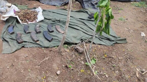 Localiza Semar campamento clandestino con armamento en Escuinapa