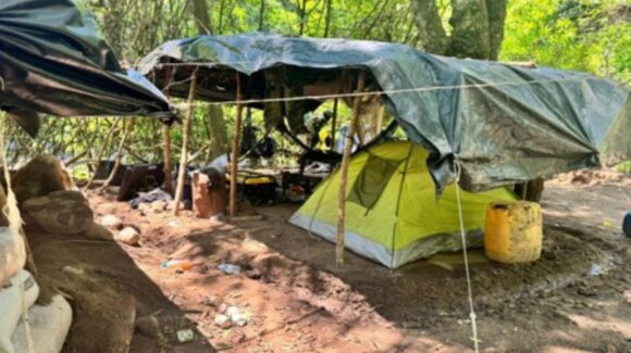Localizan un campamento presuntamente utilizado por la delincuencia organizada en Mazatlán