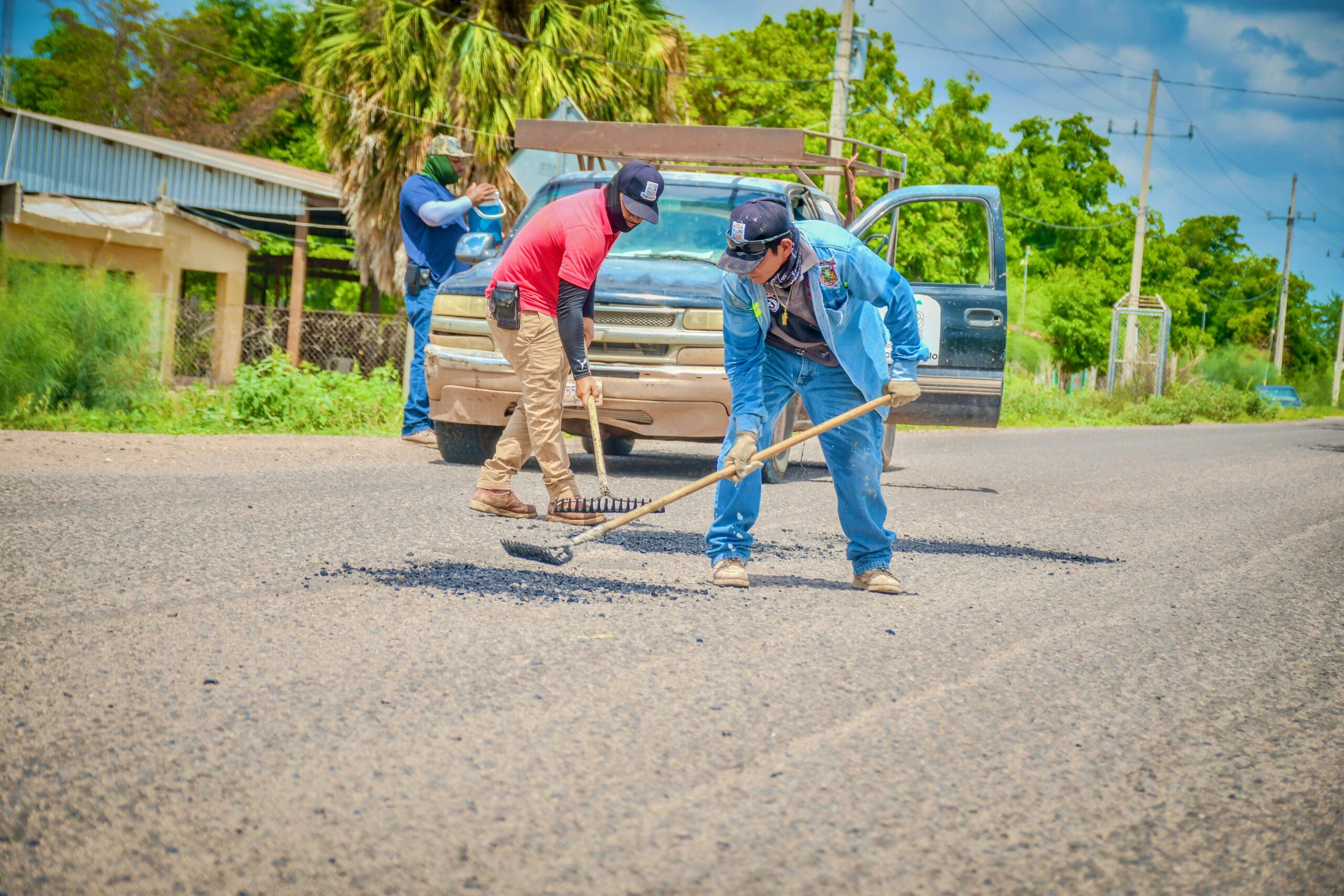 Campaña de bacheo en carretera Lucio Blanco a Las Golondrinas, en Salvador Alvarado