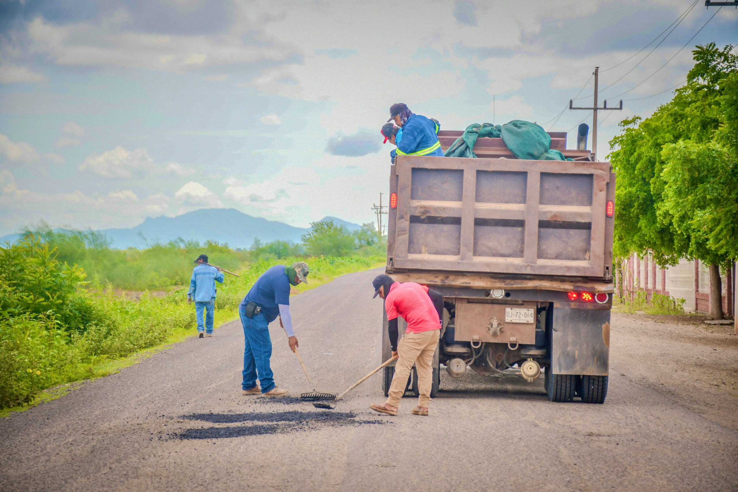 Campaña de bacheo en carretera Lucio Blanco a Las Golondrinas, en Salvador Alvarado