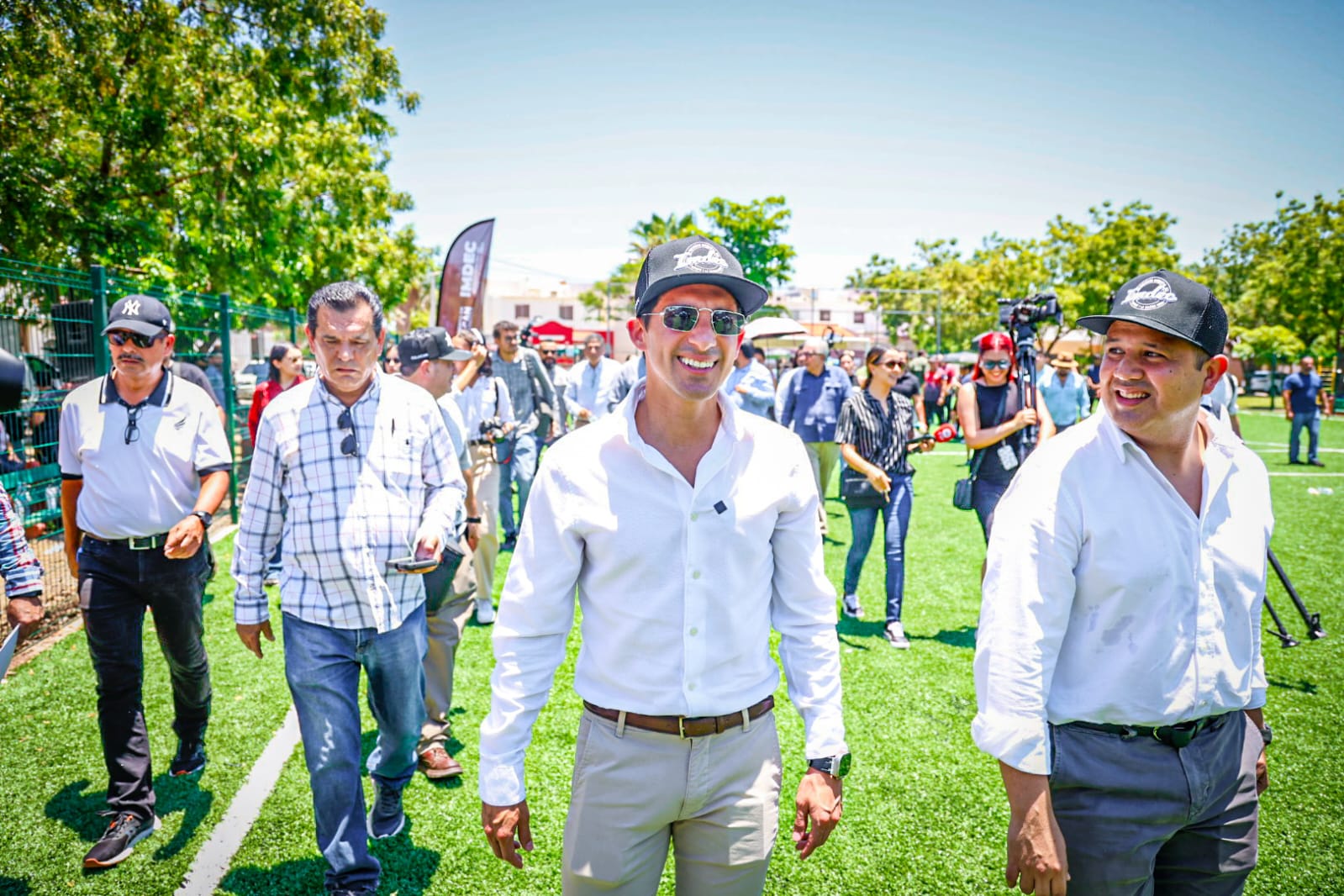 "Que el deporte llegue a más colonias": Rommel Pacheco entrega cancha rehabilitada en Culiacán