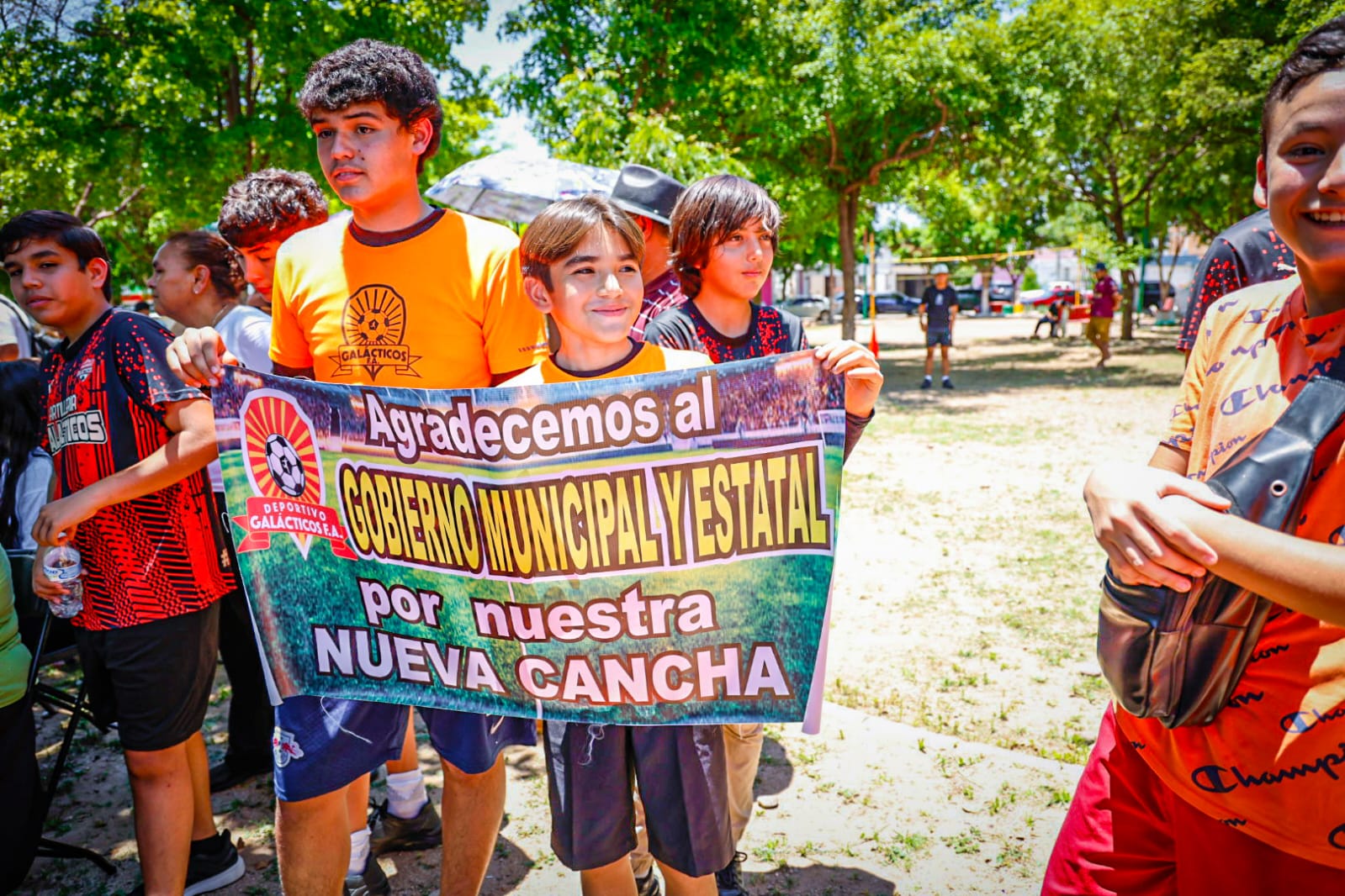 "Que el deporte llegue a más colonias": Rommel Pacheco entrega cancha rehabilitada en Culiacán