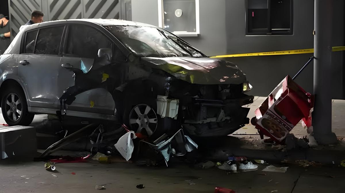 Carro que atropelló a una multitud en Los Ángeles