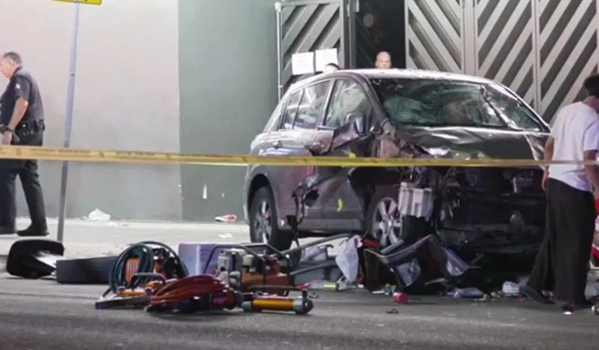 Carro que atropelló a una multitud en Los Ángeles