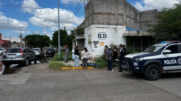 Choque en la colonia Ángel Flores de Guasave, dejó a una mujer lesionada
