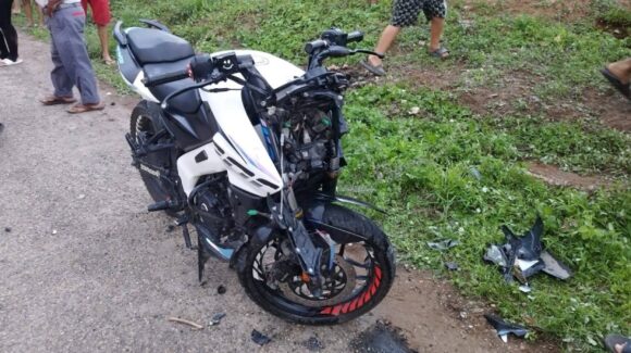 Choque entre motocicletas en zona rural de Mazatlán deja un lesionado de consideración este domingo