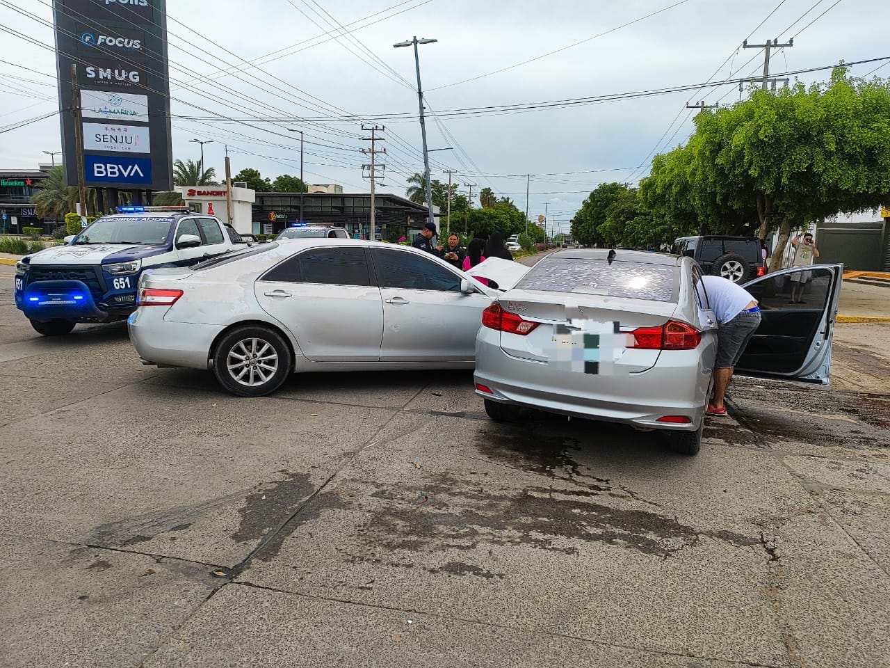 Choque en la colonia Ejidal de Guasave deja fuertes daños materiales