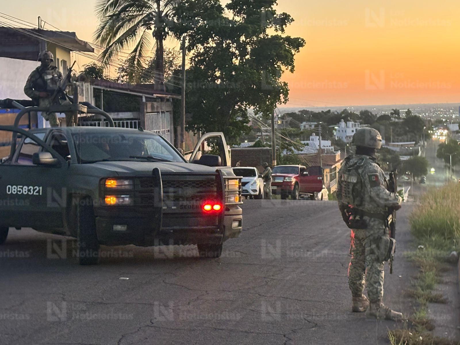 Cierran tramo de la México 68 por reporte de 'levantón' de conductor de camioneta, en Culiacán