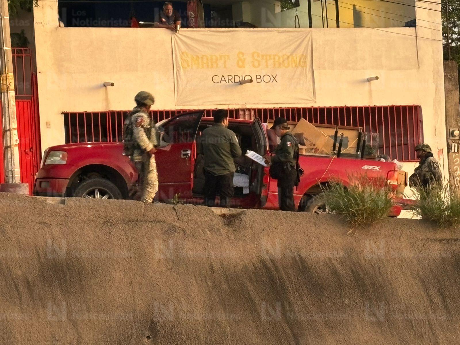 Cierran tramo de la México 68 por reporte de 'levantón' de conductor de camioneta, en Culiacán