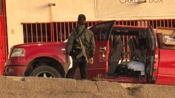 Localizan una camioneta abandonada por la avenida México 68, en Culiacán; se habla de un “levantón”