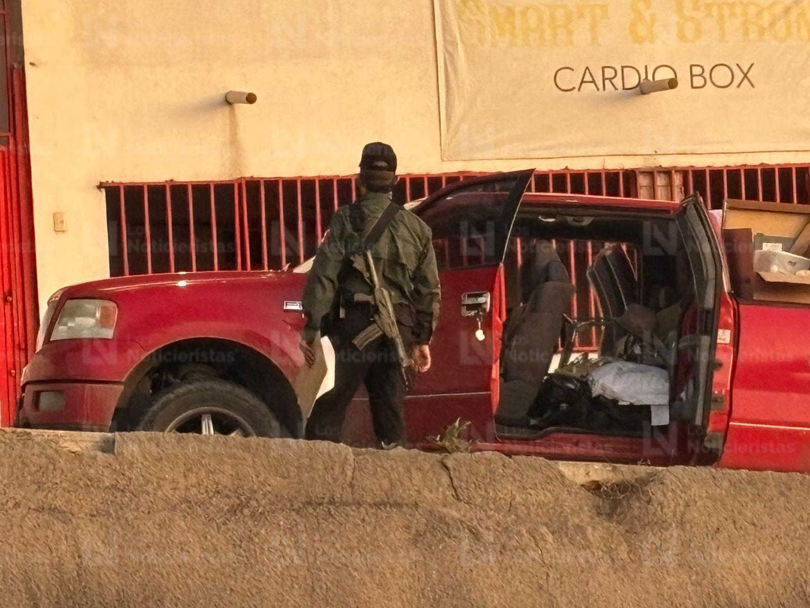 Cierran tramo de la México 68 por reporte de 'levantón' de conductor de camioneta, en Culiacán