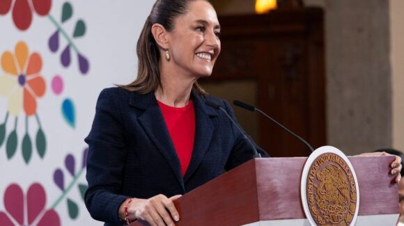 Sheinbaum se manifiesta ante las acusaciones de sobornos a Peña Nieto, para la compra de Pegasus; EPN se defiende