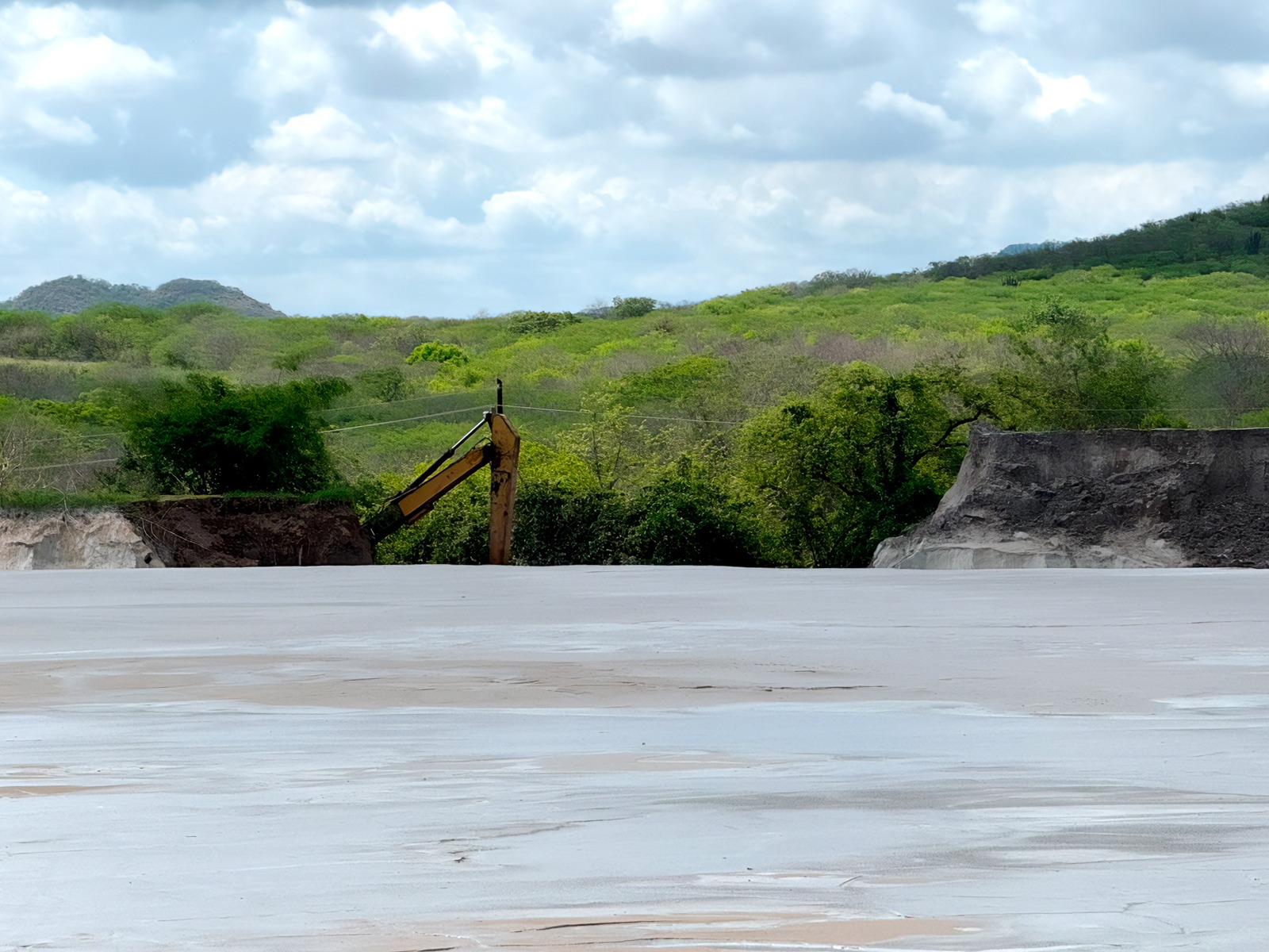 Clausuran minera en Concordia tras derrame de jales