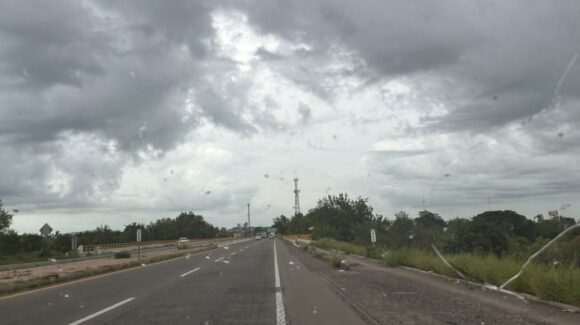 Prevén lunes cálido con probabilidad de lluvias por la tarde en Mazatlán