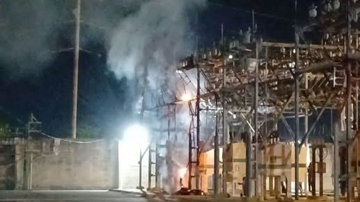 Varias colonias quedan sin energía eléctrica tras incendio en subestación de la CFE en Mazatlán