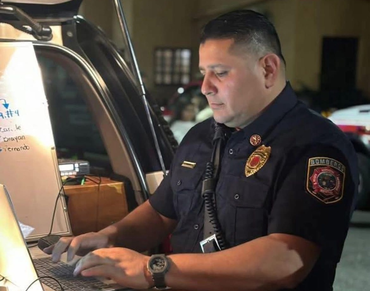 Saúl Robles, comandante de Bomberos de Mazatlán, gana Premio Nacional Profesional de la Emergencia