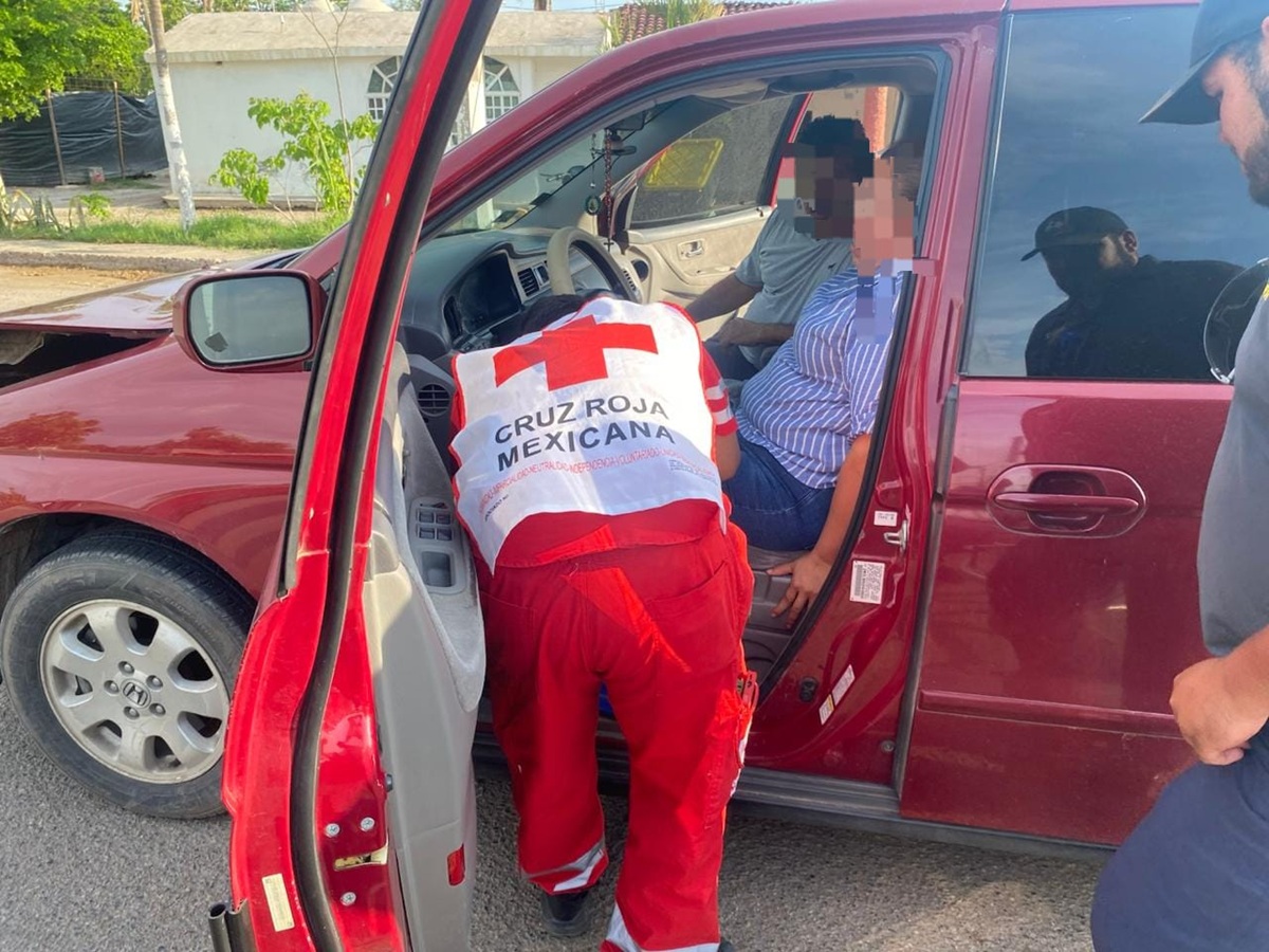 Conductora lesionada en choque en El Burrión, Guasave