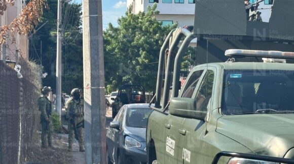 Identifican como Julián de 22 años al hombre hallado ‘encintado’ y asesinado en la Gabriel Leyva de Culiacán