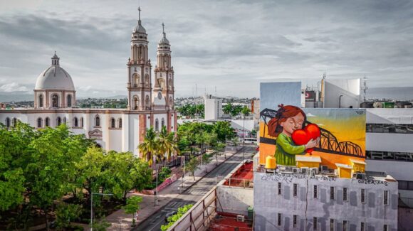 Doctor Feis le da un “Apapacho” de color y esperanza a Culiacán con un mural en el corazón de la ciudad
