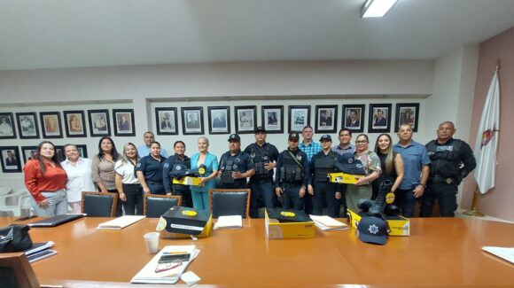 Entregan más de 80 uniformes a elementos de Seguridad en Salvador Alvarado