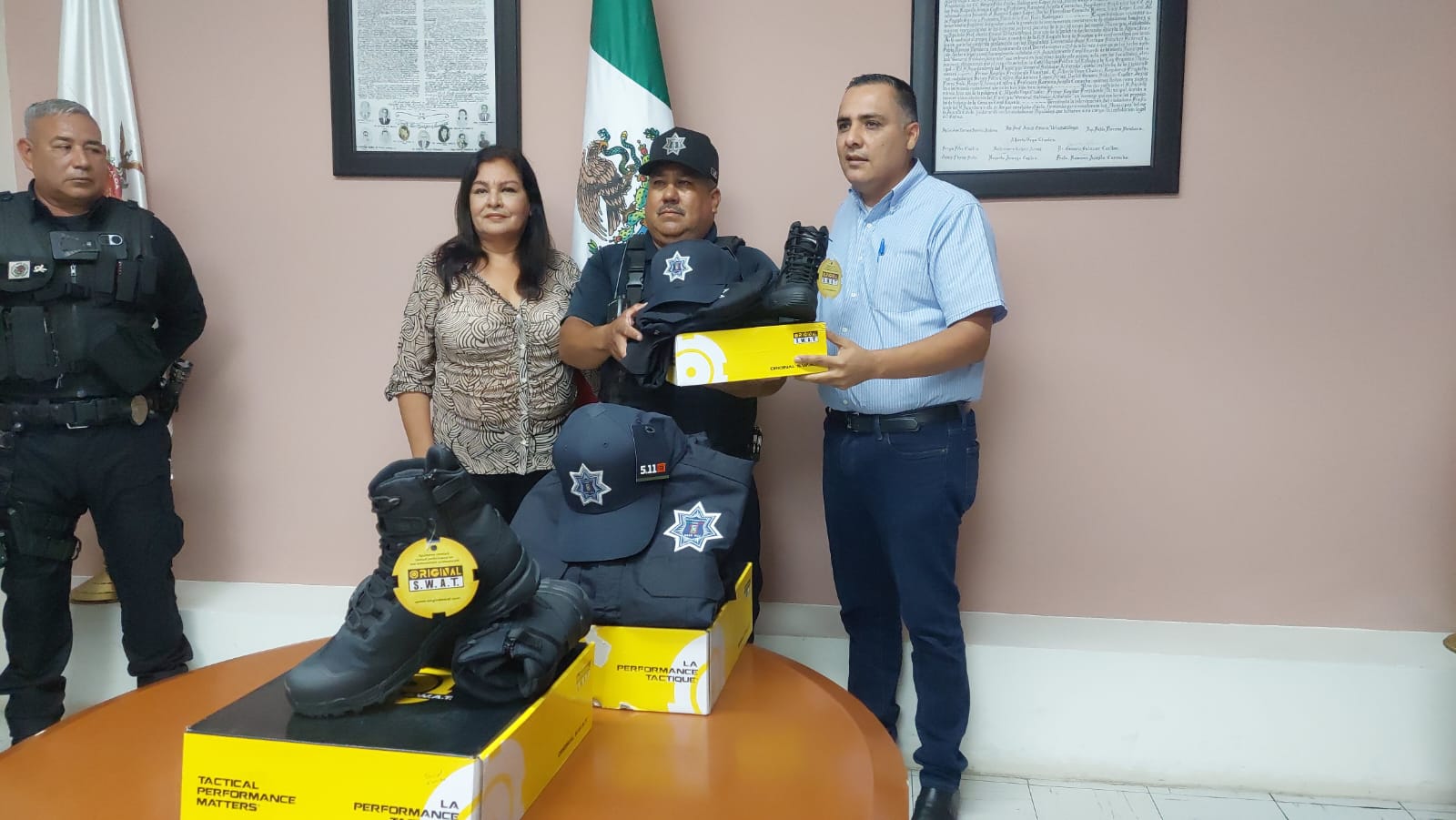 dan uniformes a elementos de seguridad en salvador alvarado sin