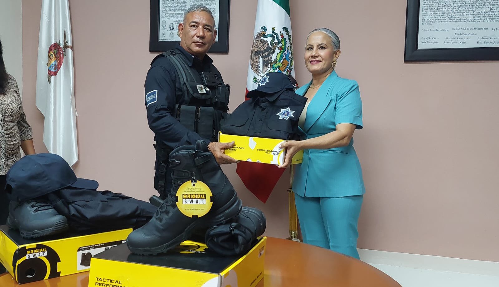dan uniformes a elementos de seguridad en salvador alvarado sinaloa