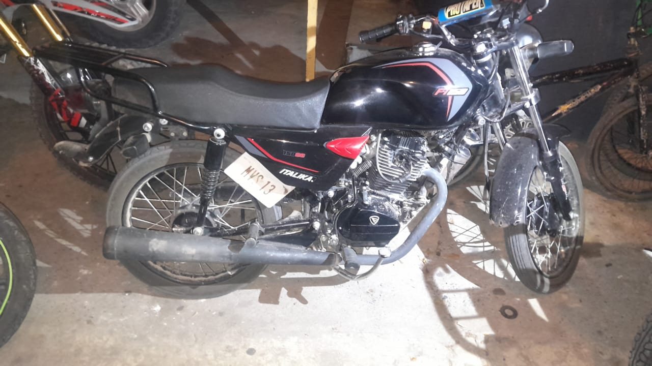 Motocicleta decomisada a Los Macheteros, en Ahome