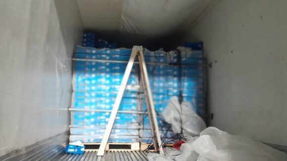 ¡Llegó en maletas por el puerto de BC! Aseguran 200 kilos de cocaína la aduana de Ensenada