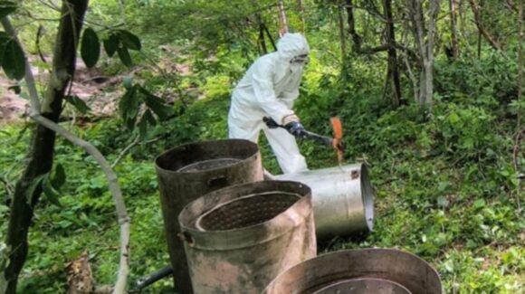 Desmantelan cuatro narcolaboratorios en Culiacán y Cosalá con más de 2 mil litros de químicos para droga